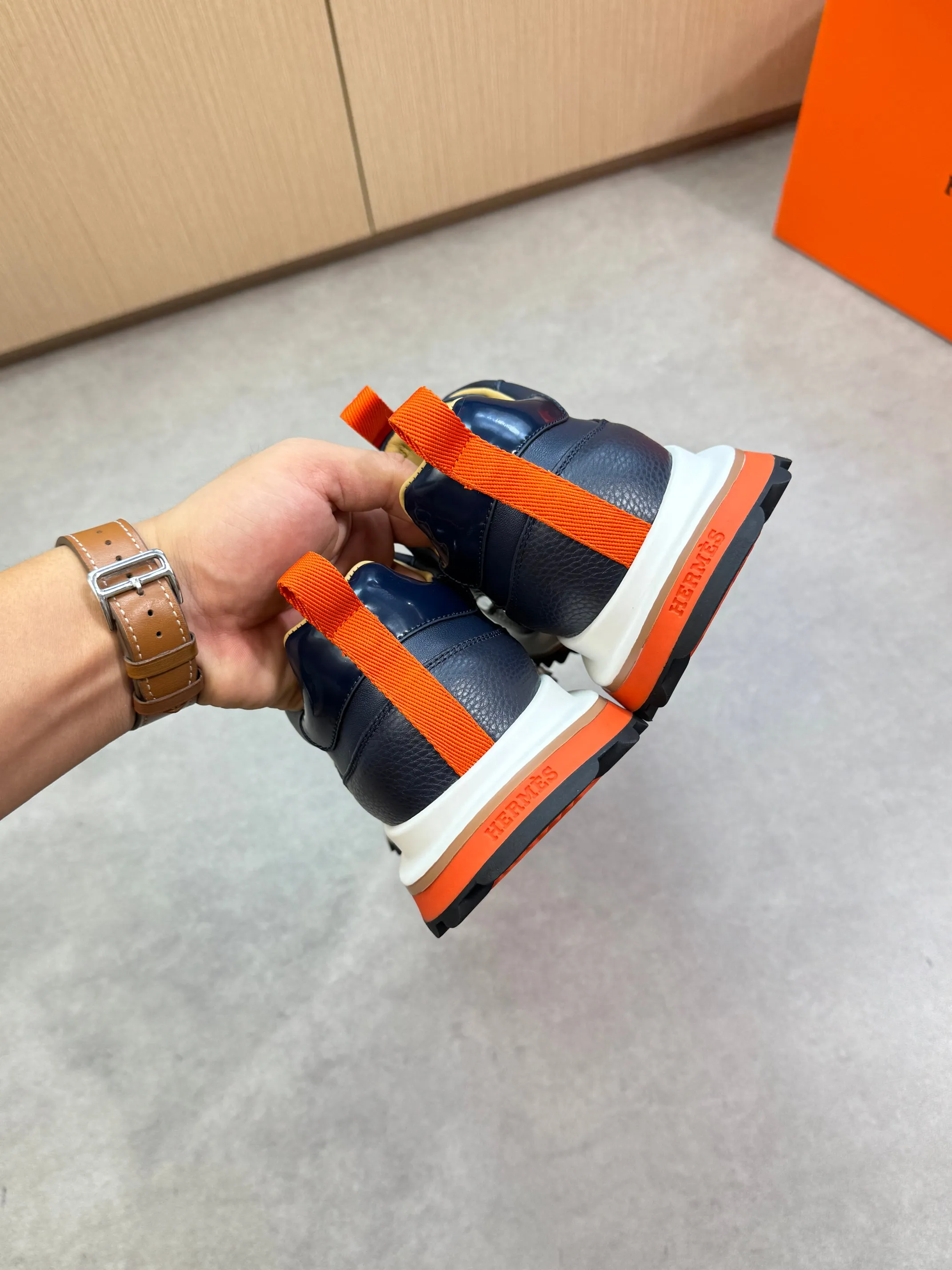 Men's shoes 💰800 [HERMES] Hermès - High-end quality original order·Casual sports shoes - Upper: 🔝 pebbled calfskin, Nappa calfskin, shoe body sewn with contrasting edge color, tongue, heel, brand logo webbing - Inner: water-dyed cowhide - Outsole: ultra-light T men's shoes 💰R·Rubber; two-color molded outsole -Ultra-high quality control·Fine workmanship: highlighted (high-end·nobility·grade) -Size: 39-44 (38, 45, can be customized)·H0118